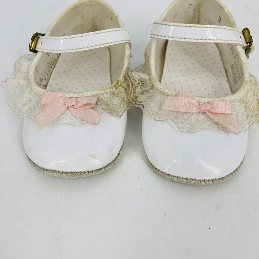 Vintage 1980's Made In USA White Lace Baby Shoes Size 2 Mary Jane With Bows